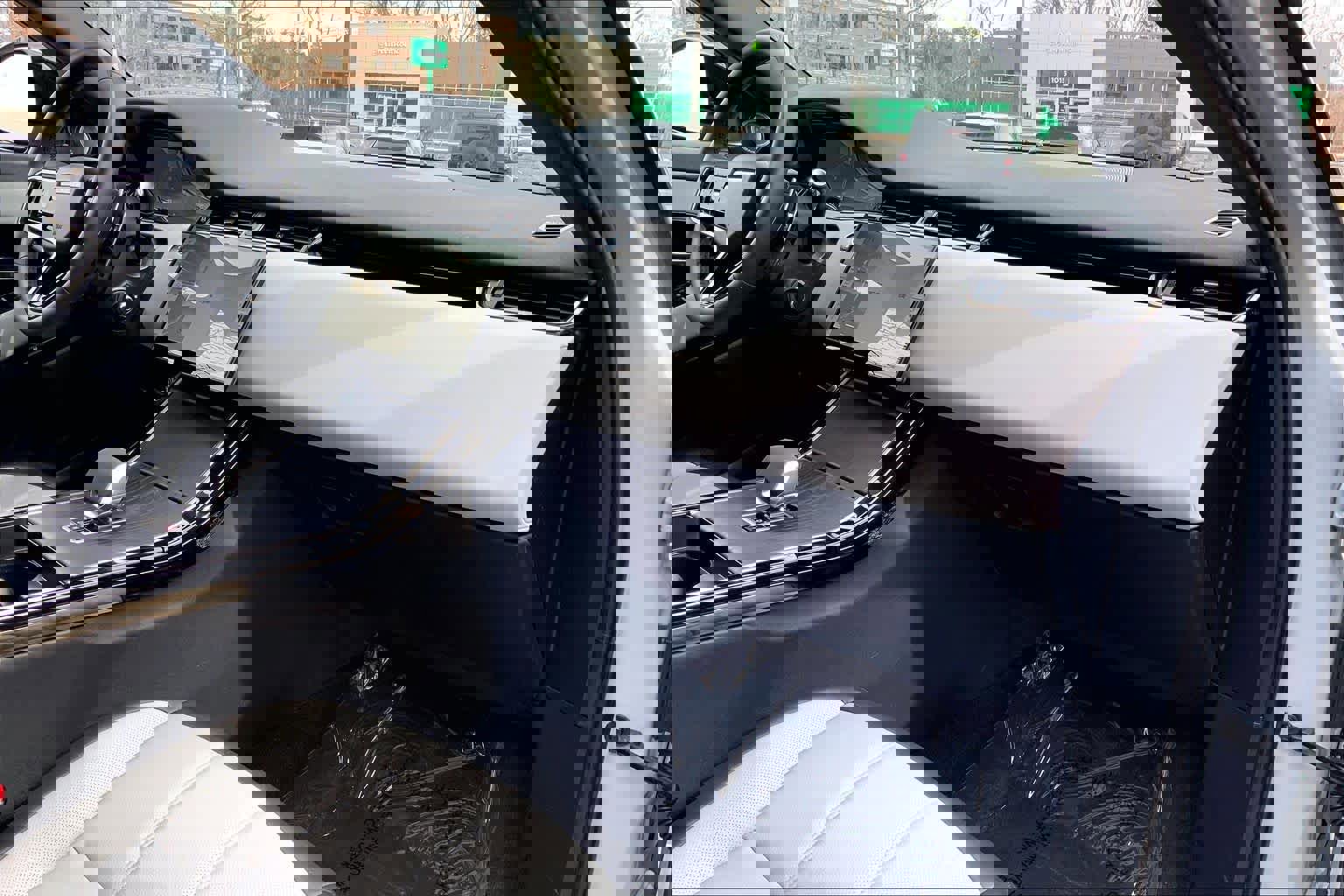 Used 2026 Land Rover Range Rover Evoque Dynamic SE image 18