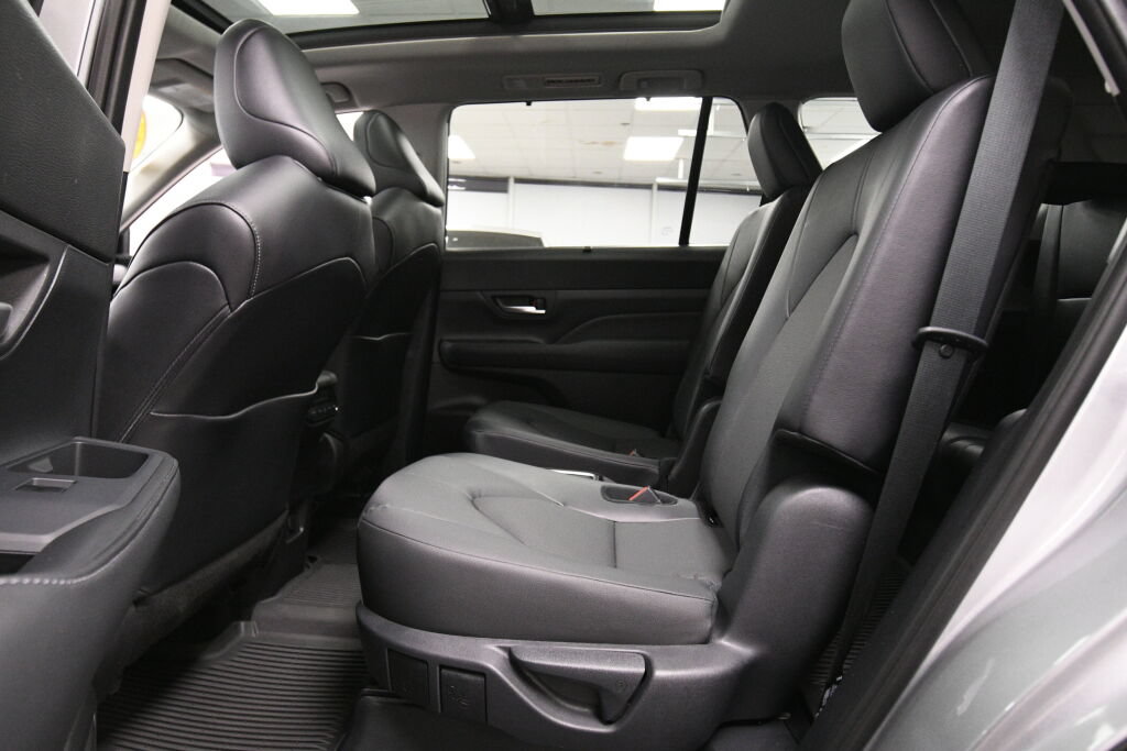 Certified 2025 Toyota Grand Highlander AWD image 21