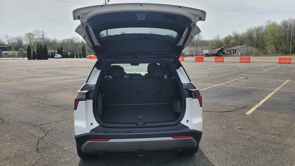 New 2026 Chevrolet Equinox LT w/ Convenience Package II FWD image 11