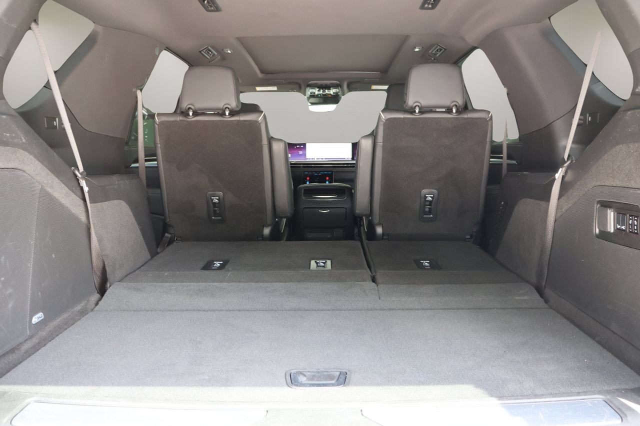 Certified 2025 Cadillac Escalade Premium Luxury AWD/4WD image 18