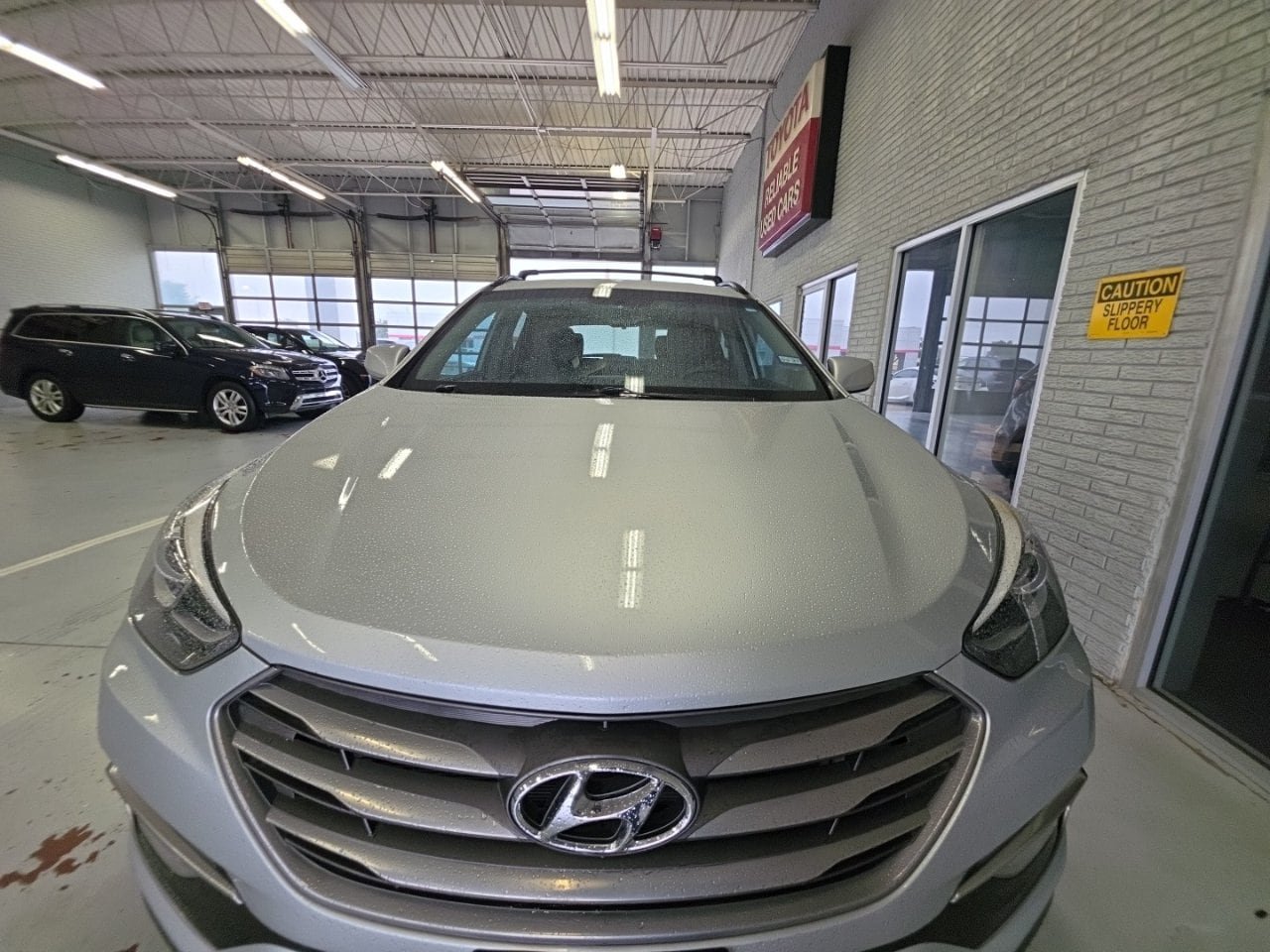 Used 2017 Hyundai Santa Fe Sport FWD image 2
