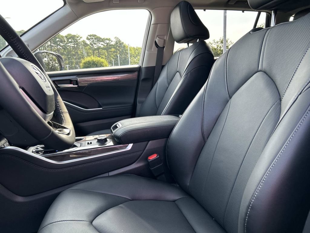 New 2026 Toyota Highlander Limited AWD/4WD image 29