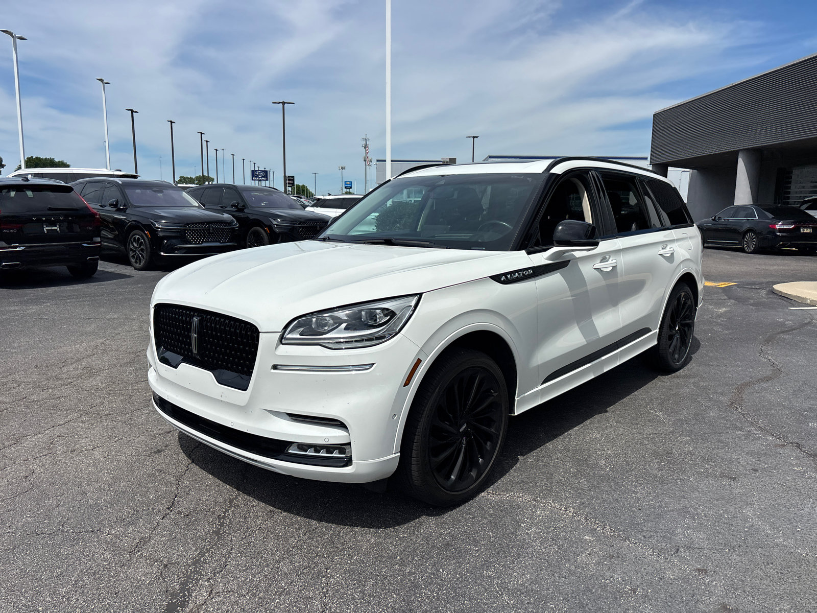Certified 2022 Lincoln Aviator Reserve w/ Equipment Group 201A AWD/4WD image 3