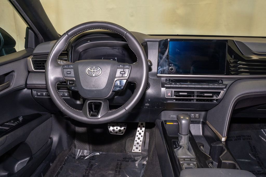 Used 2025 Toyota Camry SE image 6