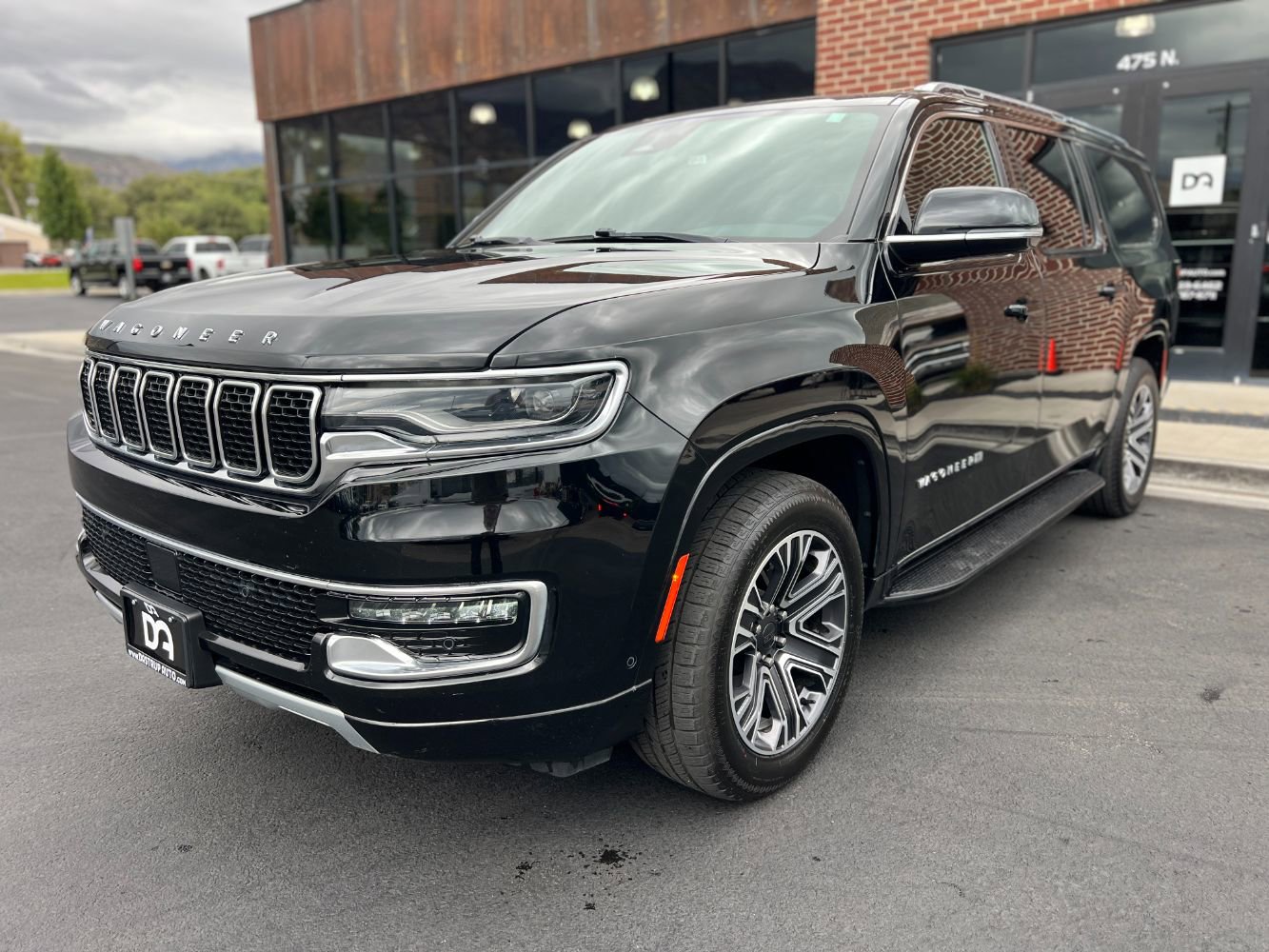 Used 2023 Jeep Wagoneer L Series II image 8