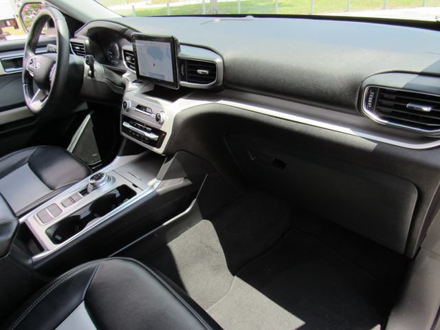 Used 2023 Ford Explorer XLT w/ Equipment Group 202A RWD image 12