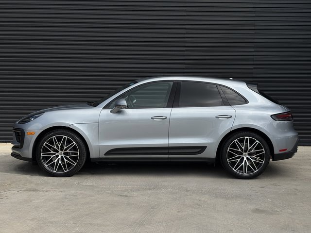 Certified 2025 Porsche Macan image 2