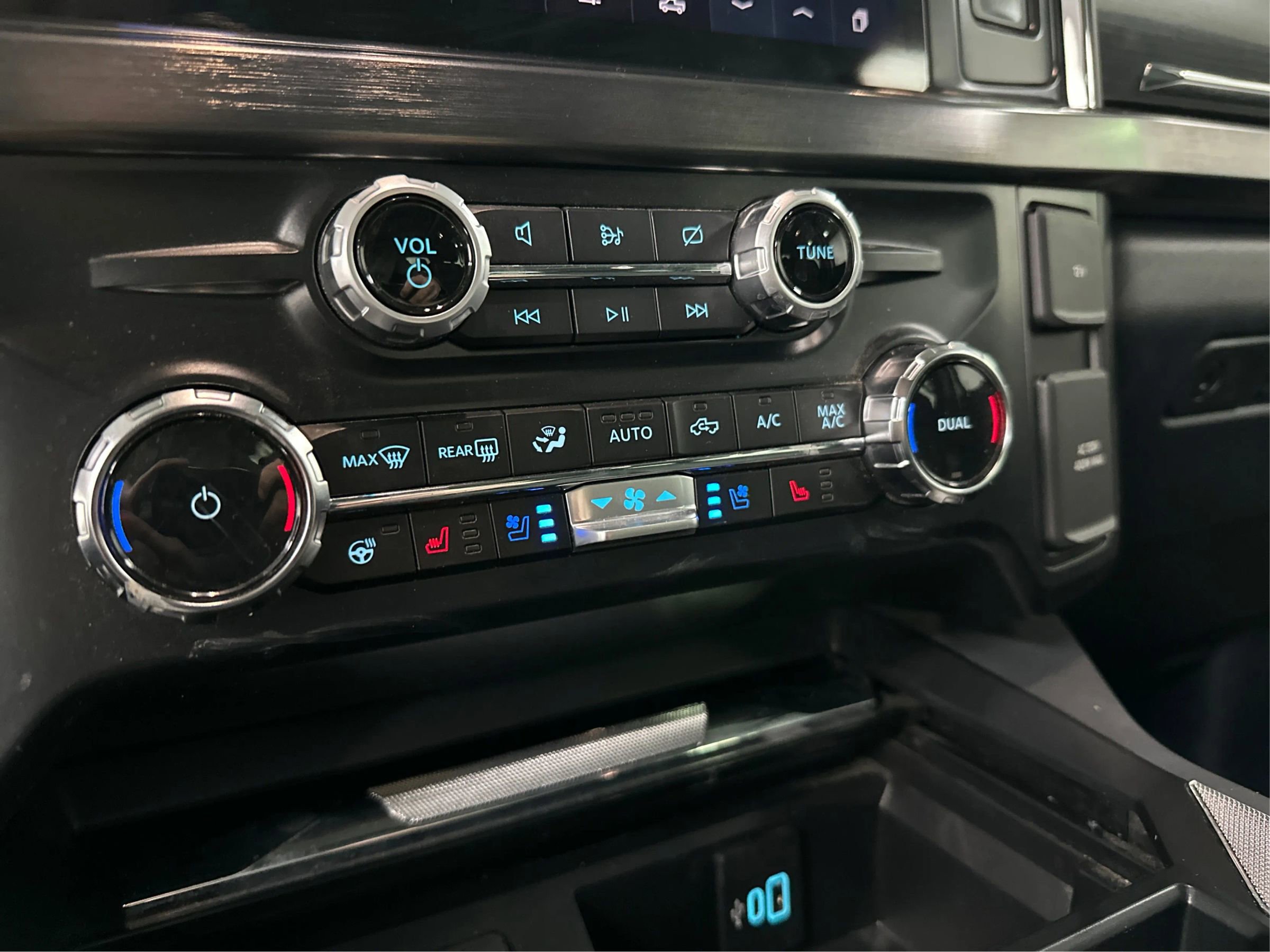 Used 2024 Ford F250 Lariat w/ Lariat Ultimate Package image 28