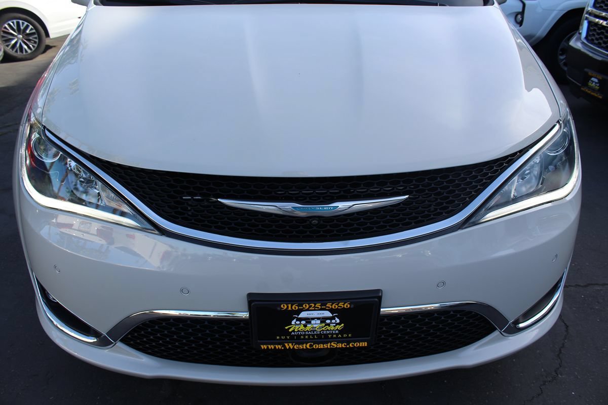 Used 2020 Chrysler Pacifica Limited w/ Advanced Safetytec Group FWD image 9