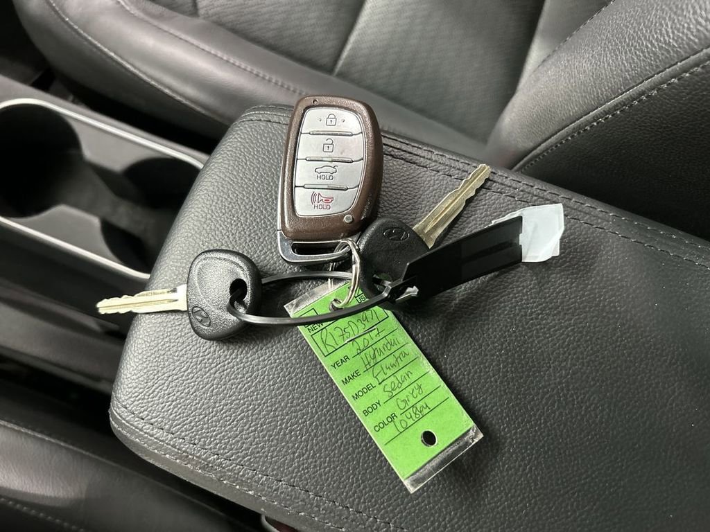 Used 2017 Hyundai Elantra Limited FWD image 12