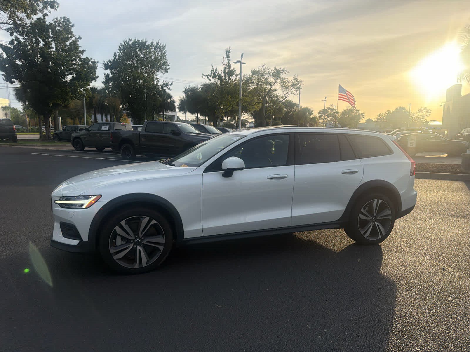 Used 2024 Volvo V60 B5 Cross Country Plus w/ Protection Package Premier AWD/4WD image 12
