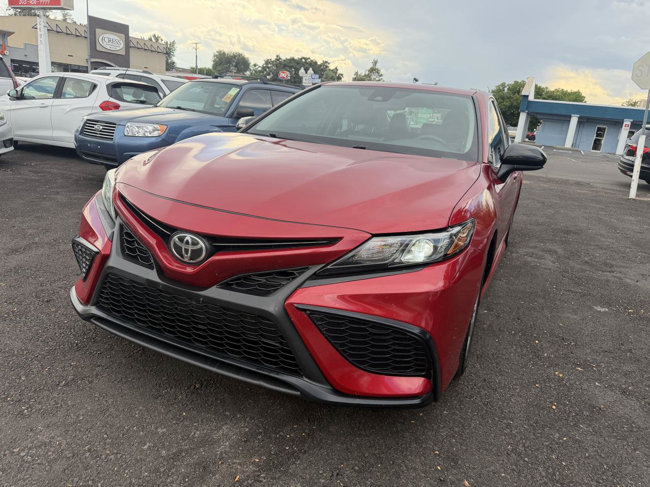 Used 2021 Toyota Camry SE FWD image 3