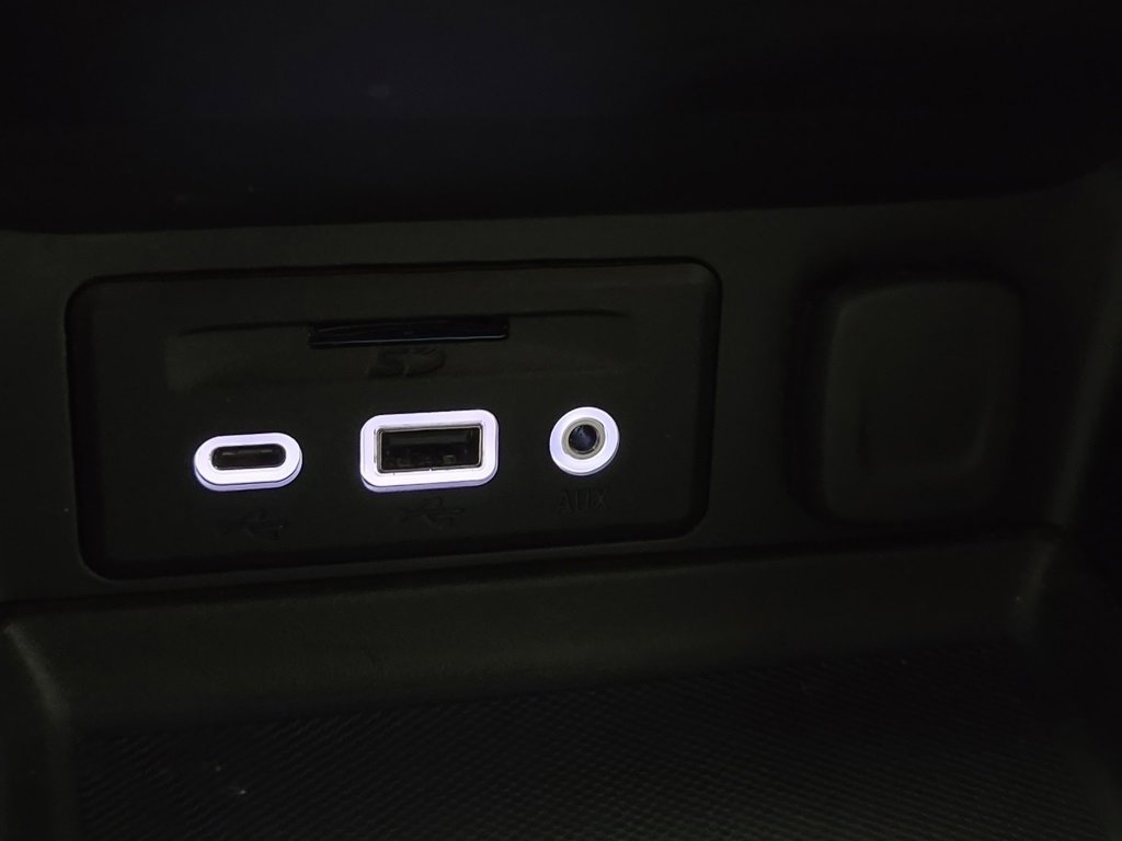 Used 2024 GMC Terrain SLT image 28