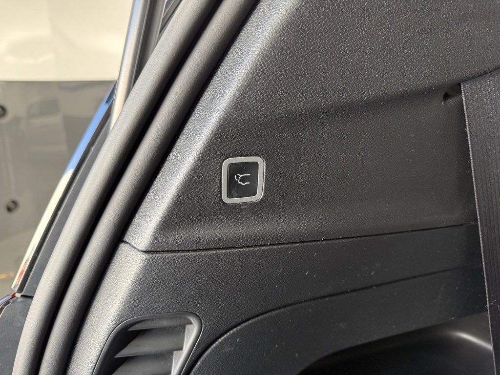 Used 2023 Chrysler Pacifica Touring image 60