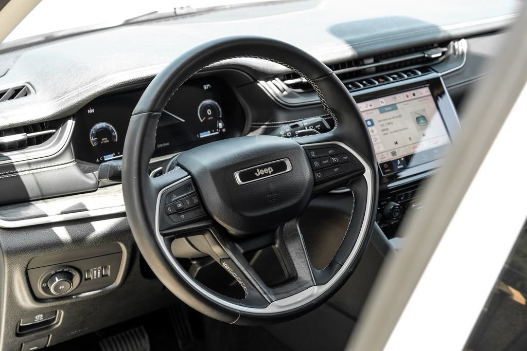 Used 2022 Jeep Grand Cherokee Limited RWD image 4
