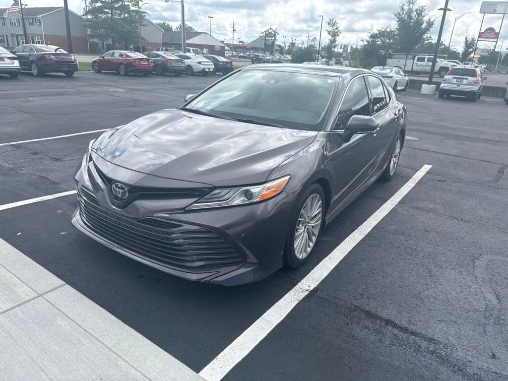 Used 2019 Toyota Camry XLE FWD image 3