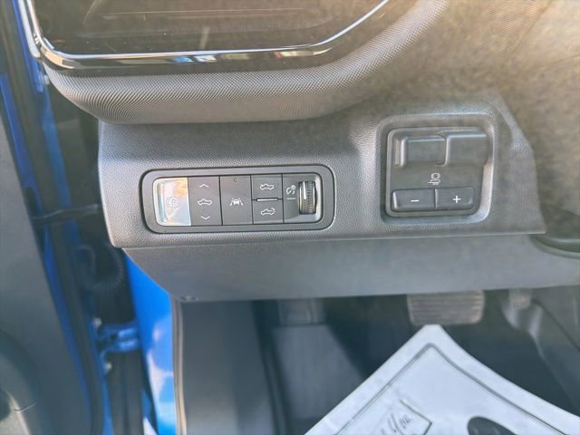 Used 2025 Chevrolet Silverado EV RST AWD/4WD image 27