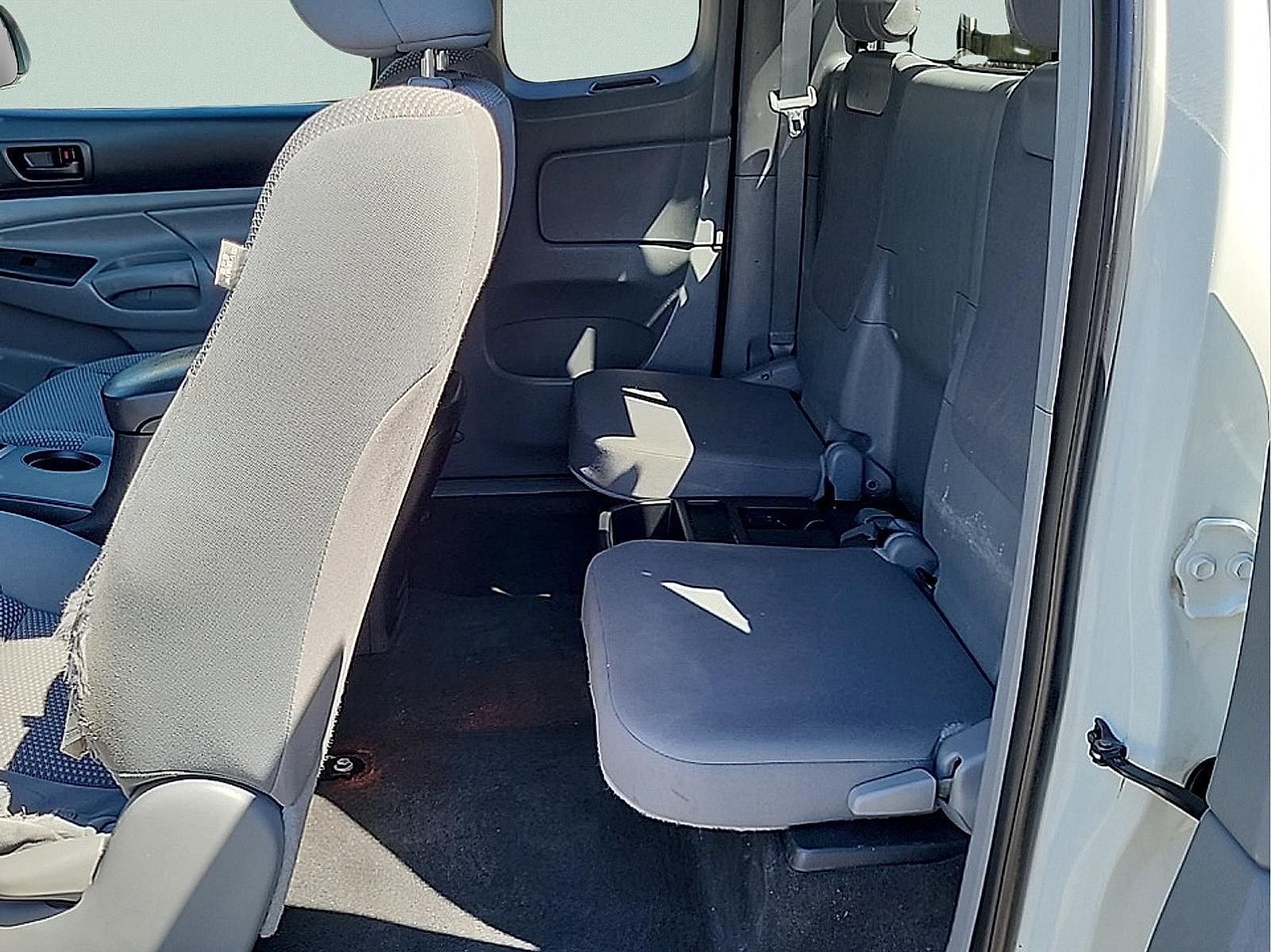Used 2015 Toyota Tacoma 2WD Access Cab image 12