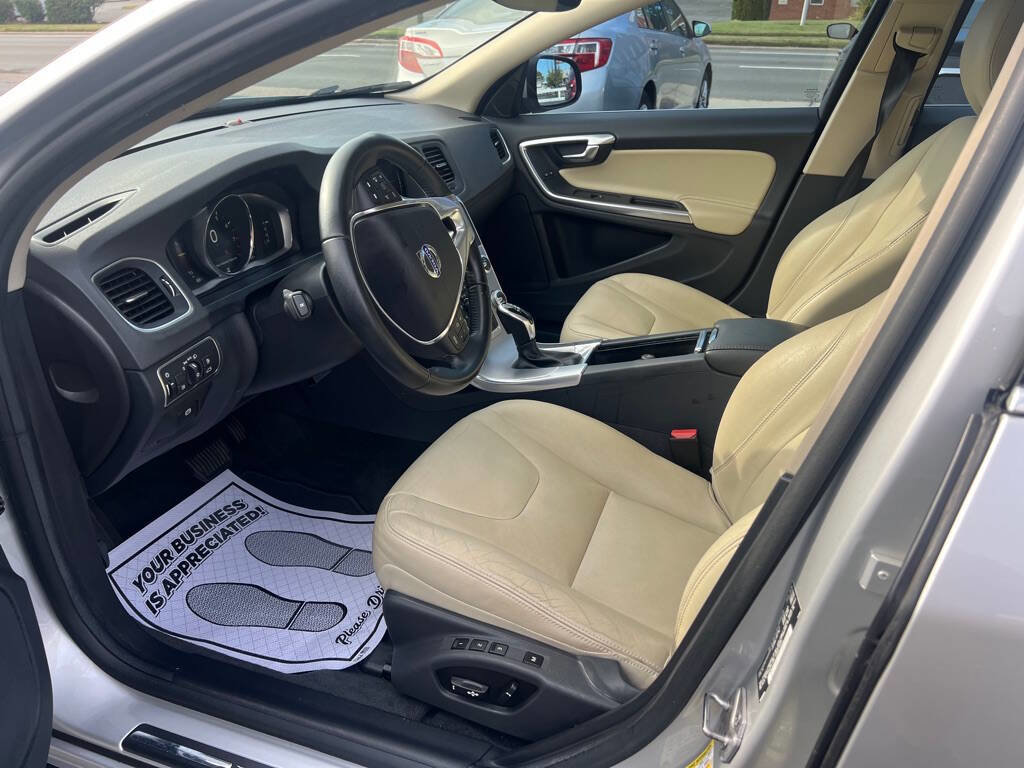 Used 2017 Volvo V60 T5 Premier w/ Convenience Package image 10