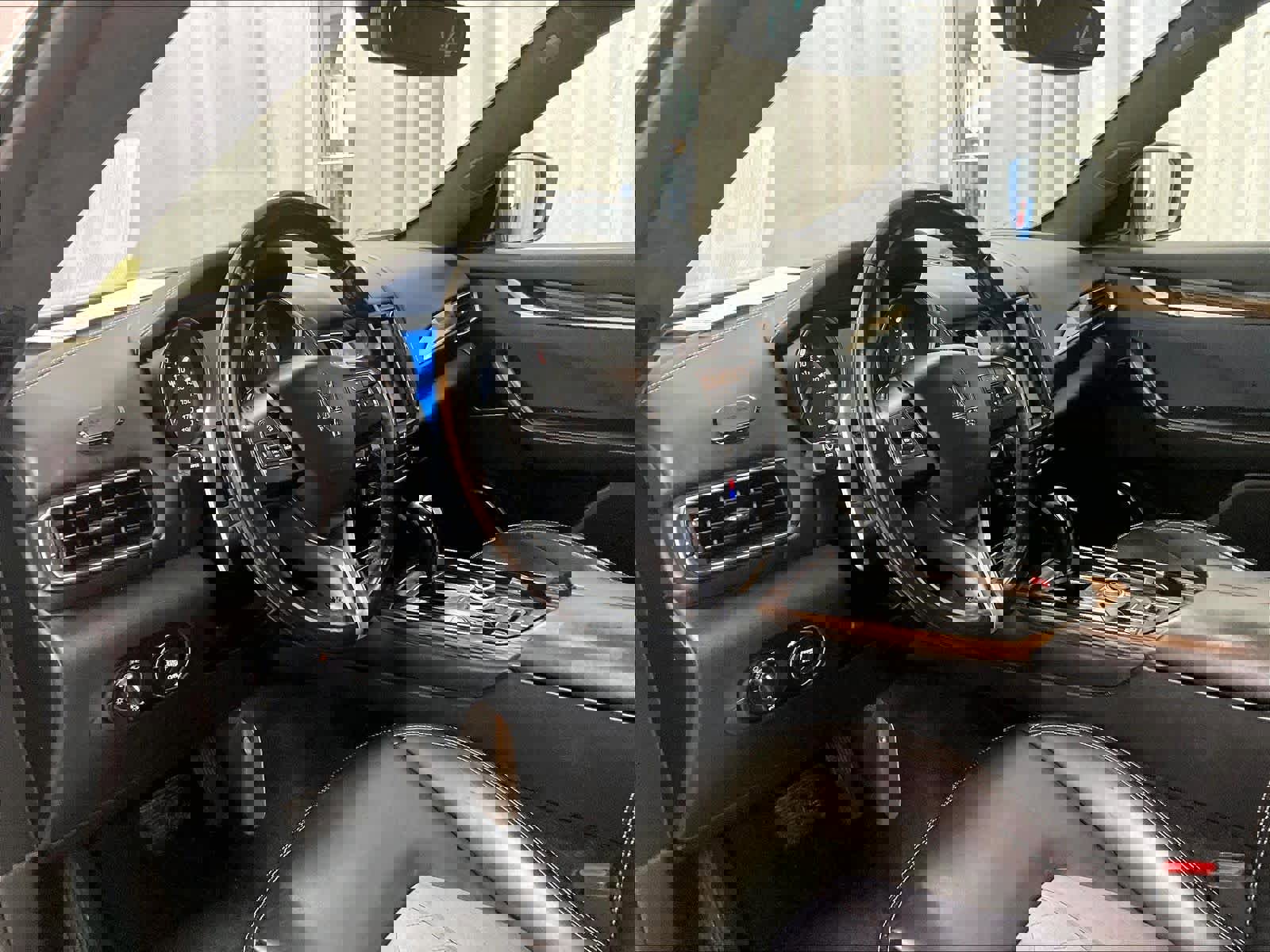 Used 2018 Maserati Levante GranLusso image 8