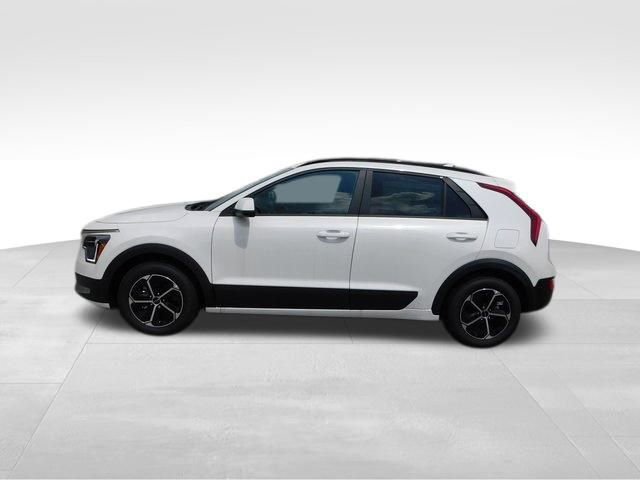 Used 2025 Kia Niro LX image 5