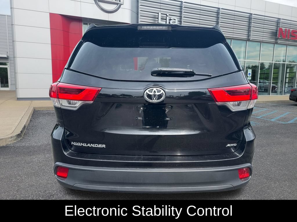Used 2019 Toyota Highlander LE AWD/4WD image 10