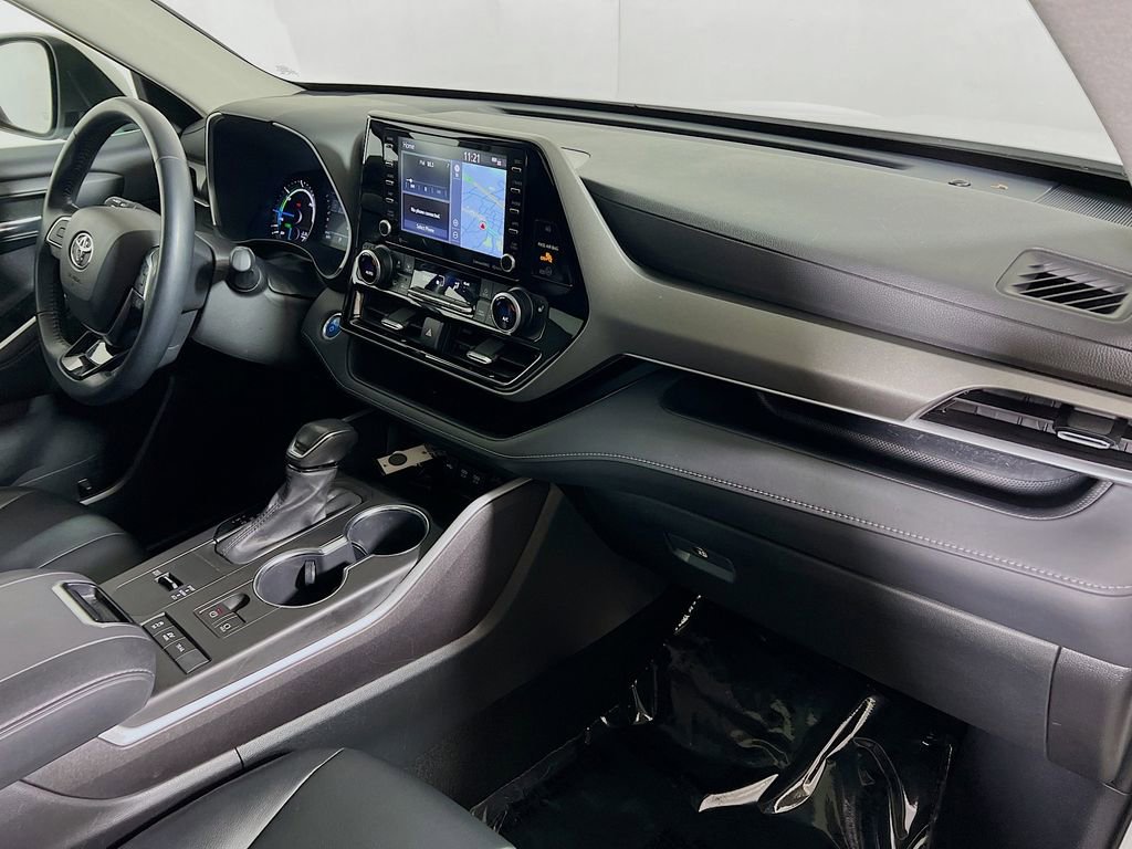 Certified 2020 Toyota Highlander XLE AWD/4WD image 28