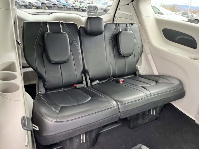 Used 2023 Chrysler Pacifica Touring-L AWD/4WD image 22