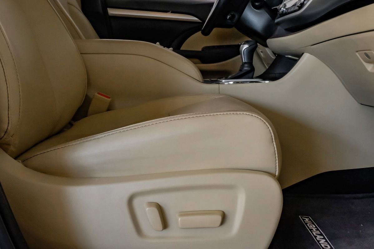 Used 2018 Toyota Highlander XLE FWD image 31