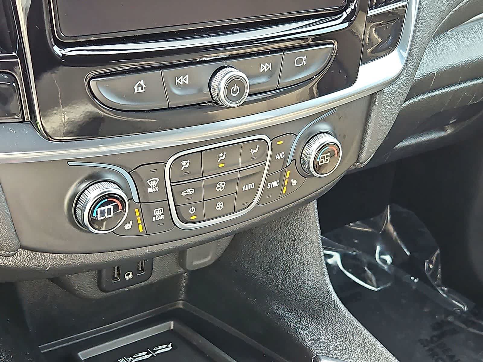 Used 2023 Chevrolet Traverse LT FWD image 23