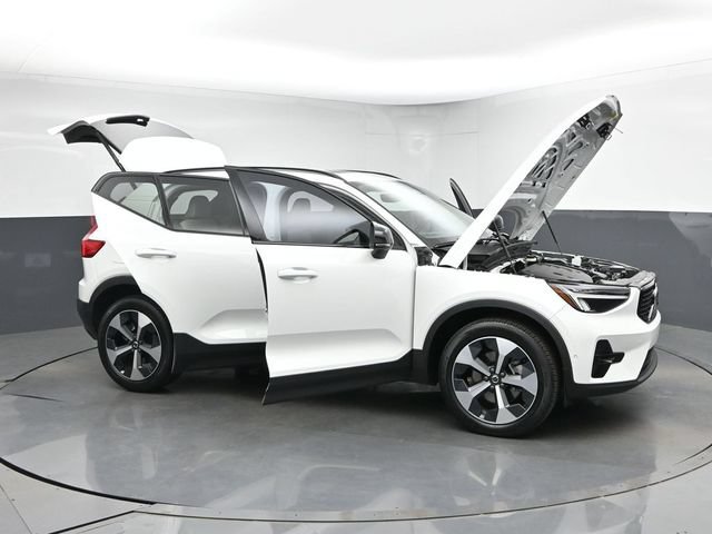 Used 2024 Volvo XC40 B5 Plus AWD/4WD image 49