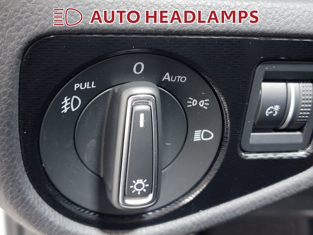 Used 2016 Volkswagen GTI SE FWD image 27