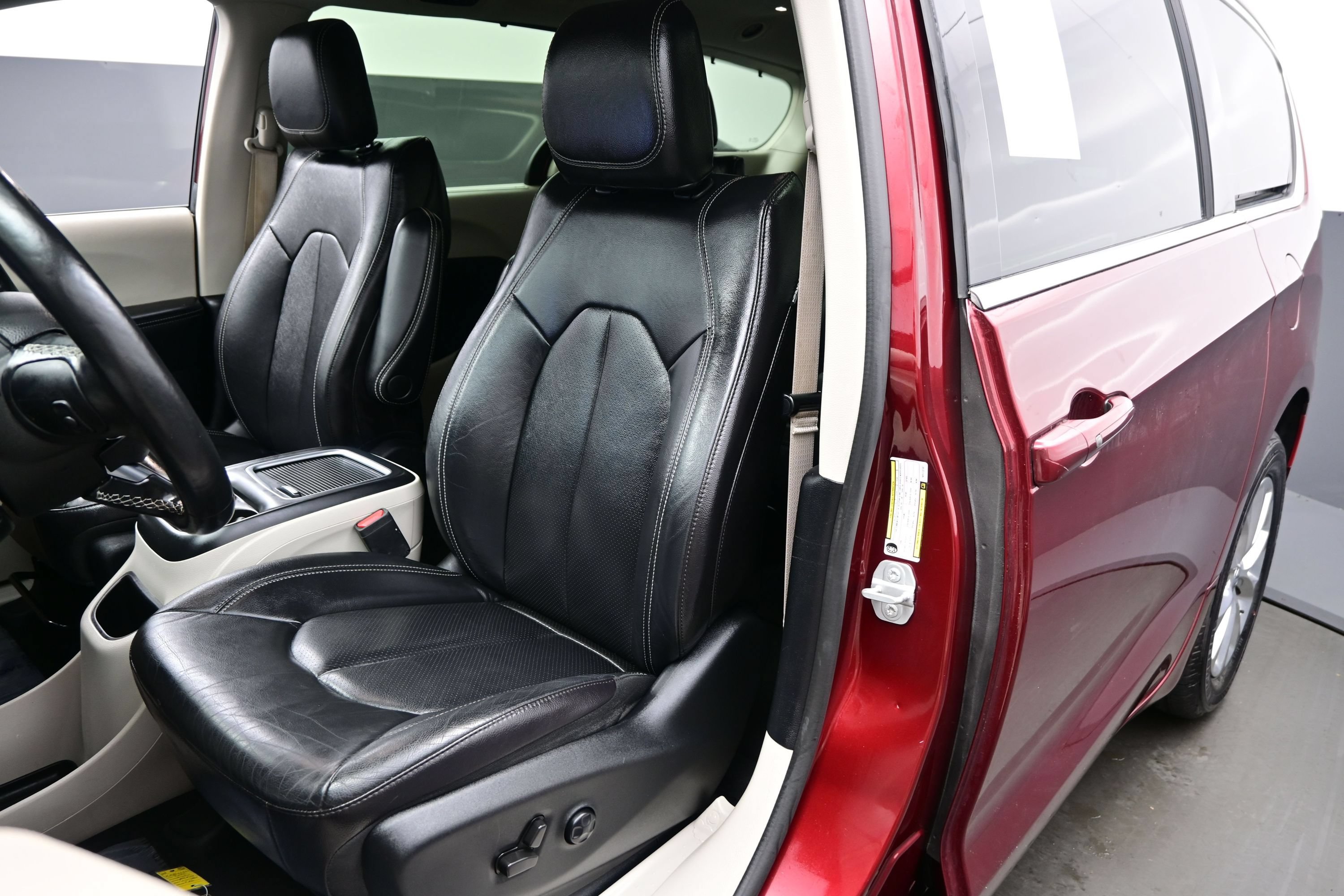 Used 2022 Chrysler Pacifica Touring-L AWD/4WD image 15