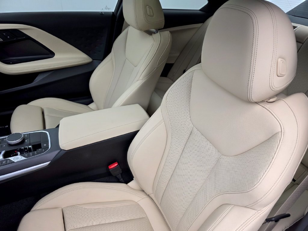 Used 2025 BMW 230i Coupe w/ Convenience Package RWD image 11