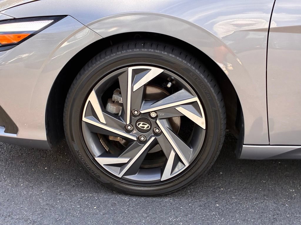 Certified 2024 Hyundai Elantra Limited FWD image 48