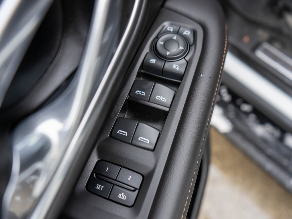 Used 2022 GMC Yukon AT4 w/ Technology Package image 19