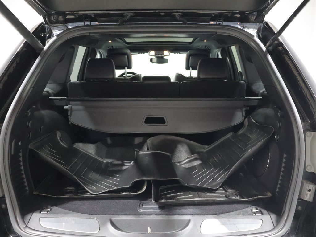 Used 2018 Jeep Grand Cherokee Overland AWD/4WD image 4