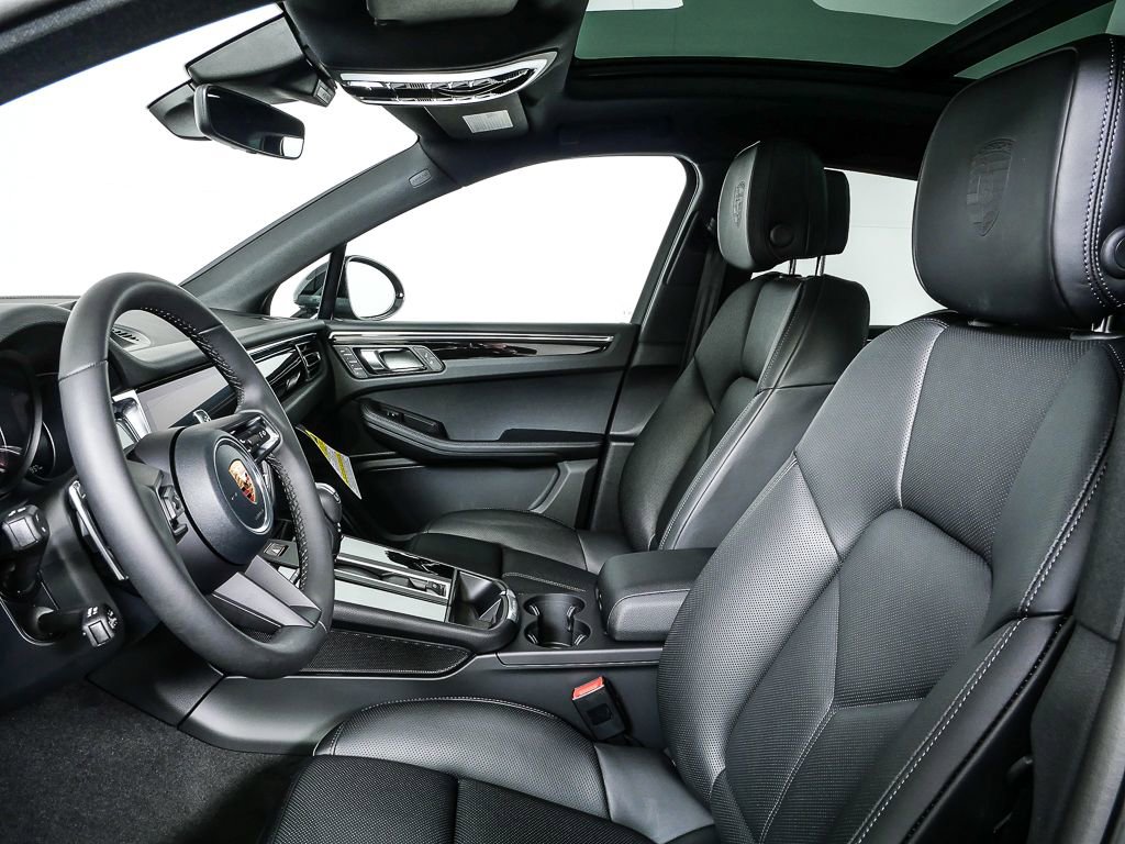 New 2026 Porsche Macan AWD/4WD image 5