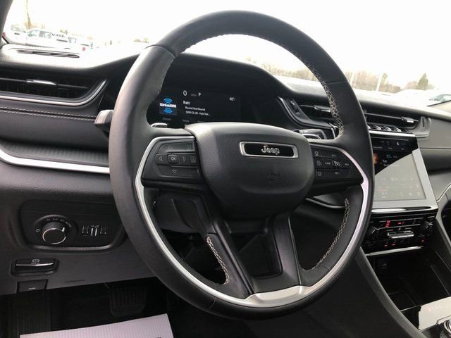 Used 2024 Jeep Grand Cherokee L Laredo image 5