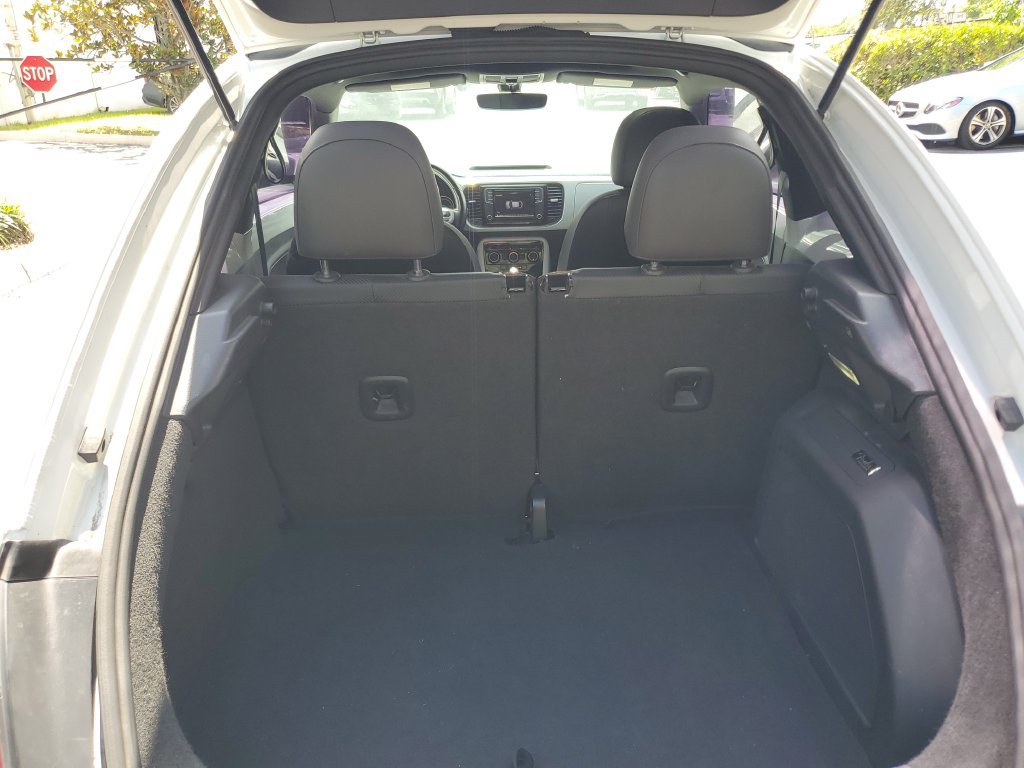 Used 2018 Volkswagen Beetle 2.0T SE FWD image 7