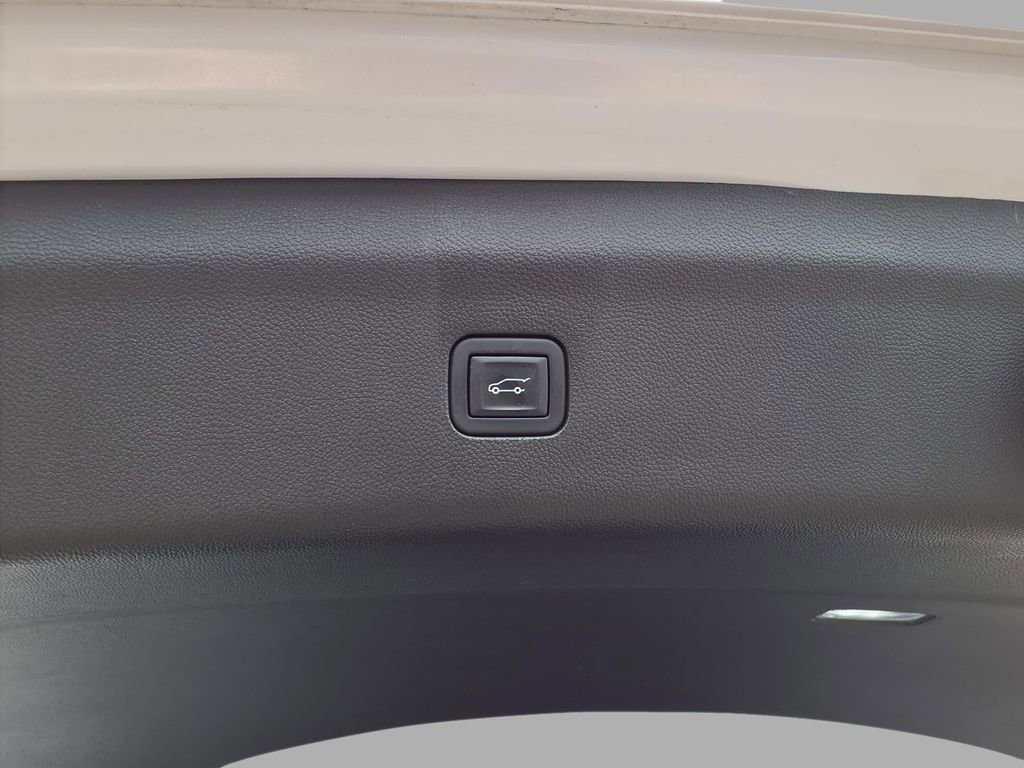 Used 2023 Buick Enclave Essence w/ Experience Buick Package image 16
