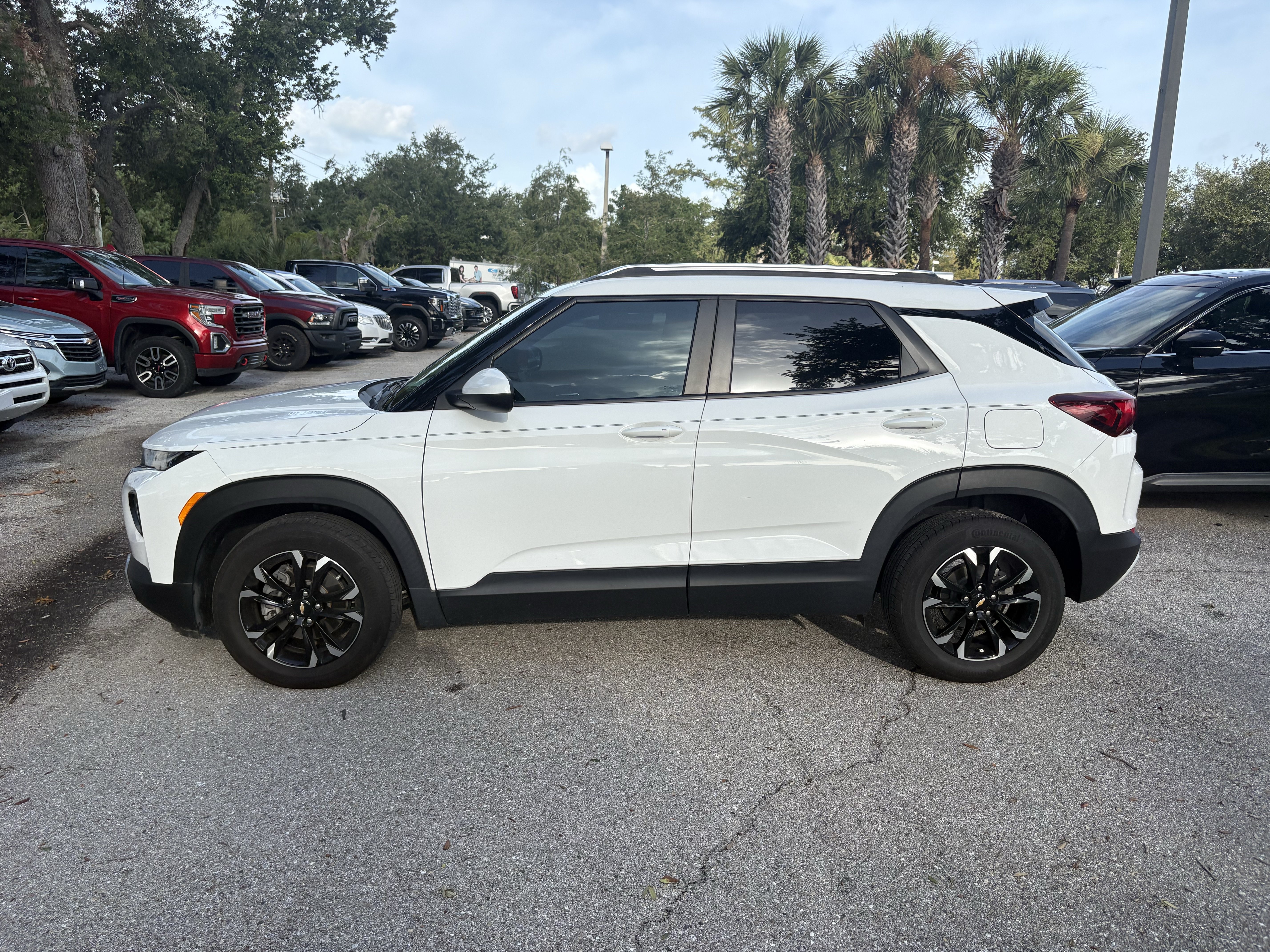 Certified 2023 Chevrolet TrailBlazer LT w/ Convenience Package FWD image 4