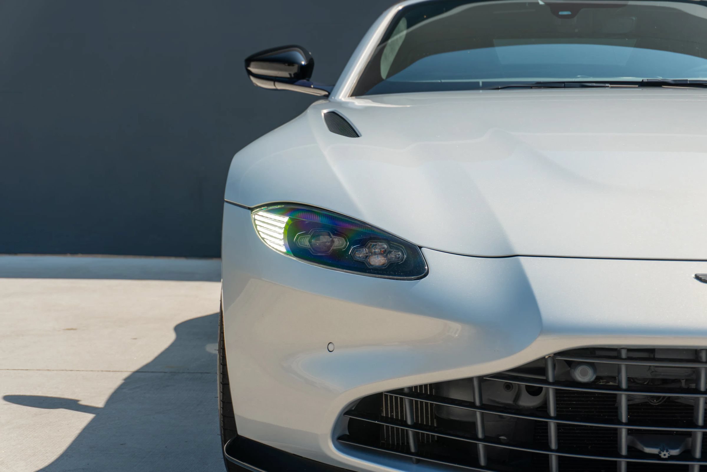 Used 2022 Aston Martin V8 Vantage Roadster RWD image 31