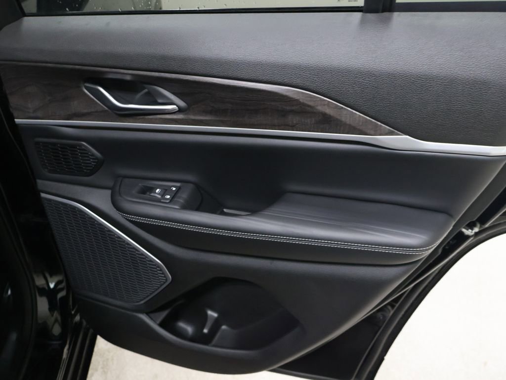 New 2026 Jeep Grand Cherokee Limited AWD/4WD image 17