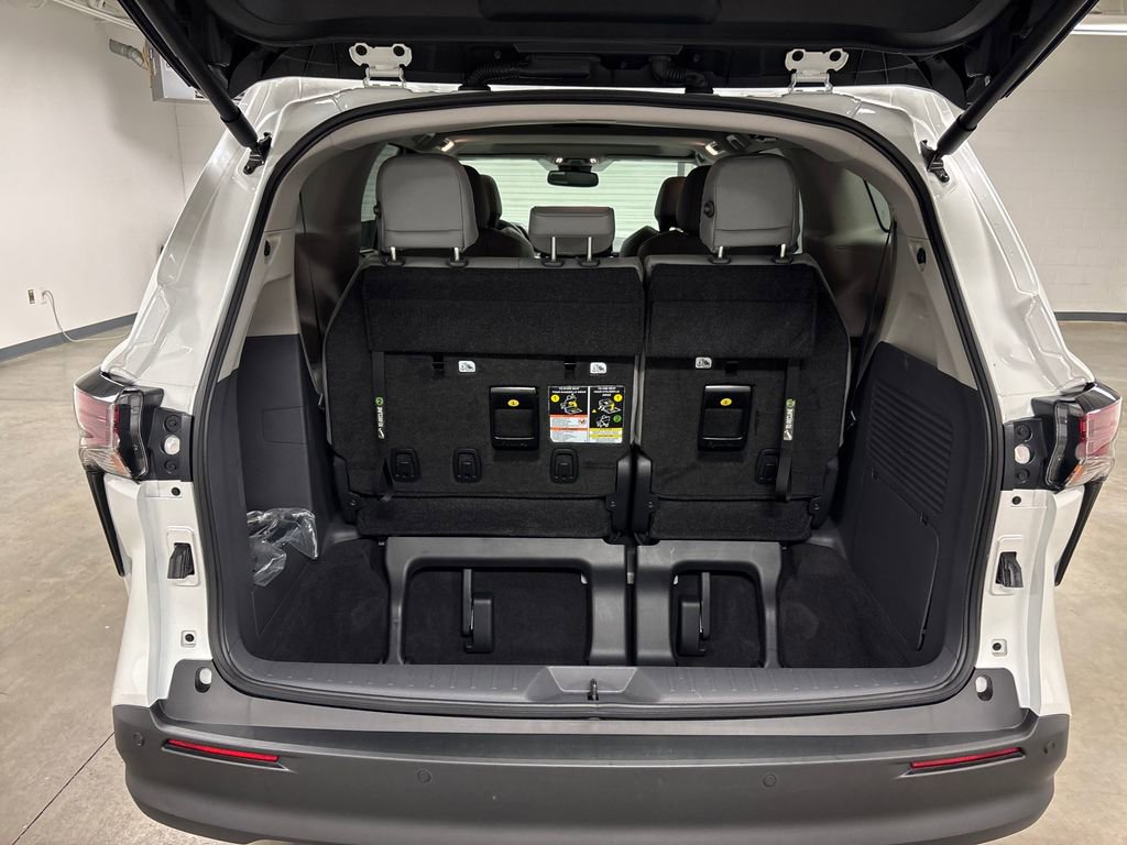 Used 2024 Toyota Sienna XLE FWD image 19