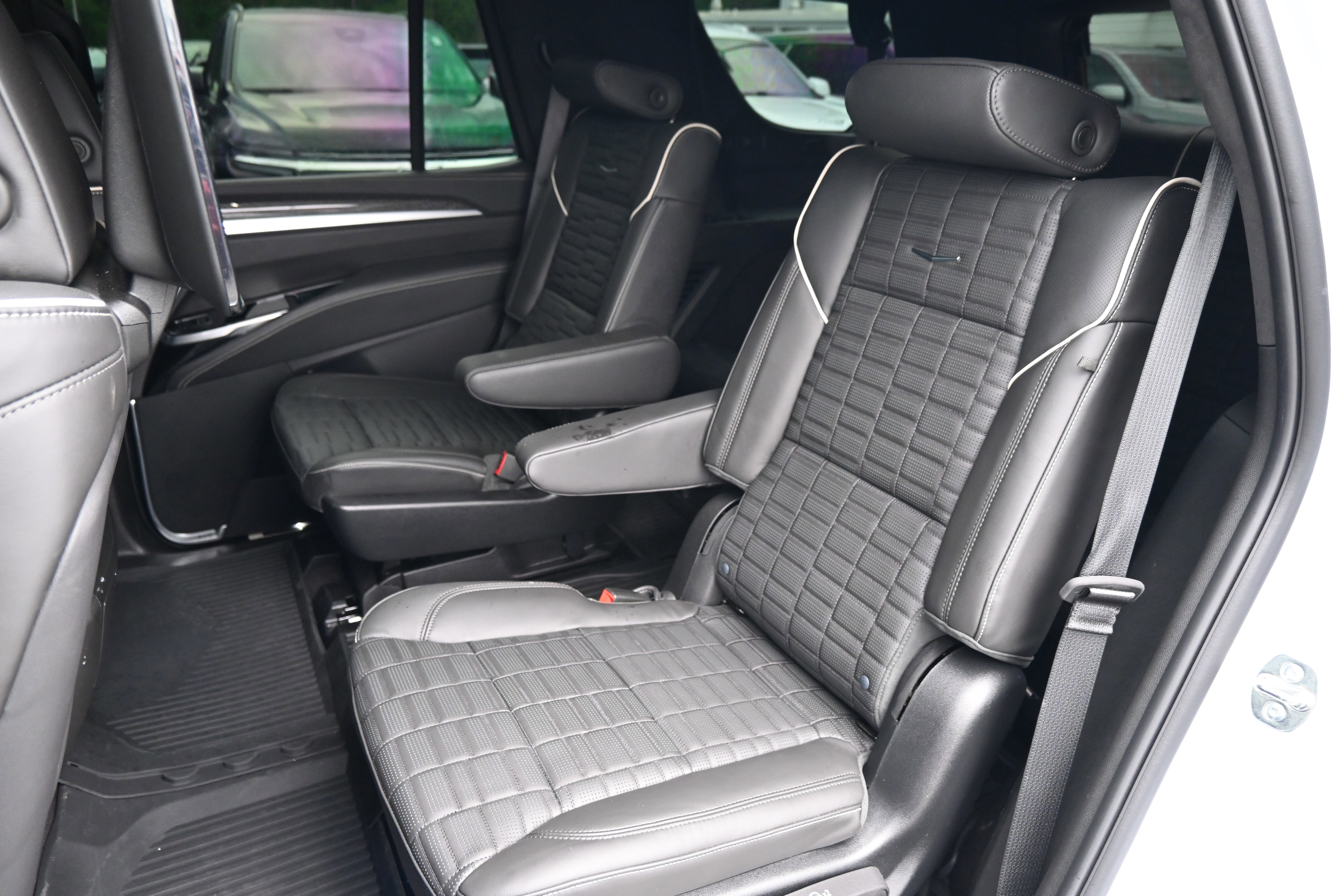 Used 2026 Cadillac Escalade V w/ LPO, ONYX Package AWD/4WD image 29