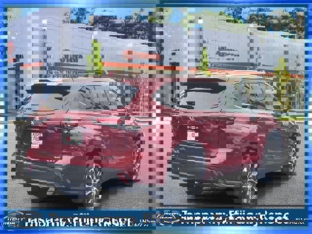 Certified 2024 Toyota Highlander XLE image 6