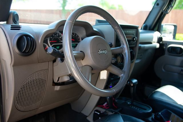 Used 2009 Jeep Wrangler Unlimited Rubicon w/ Dual Top Group image 16