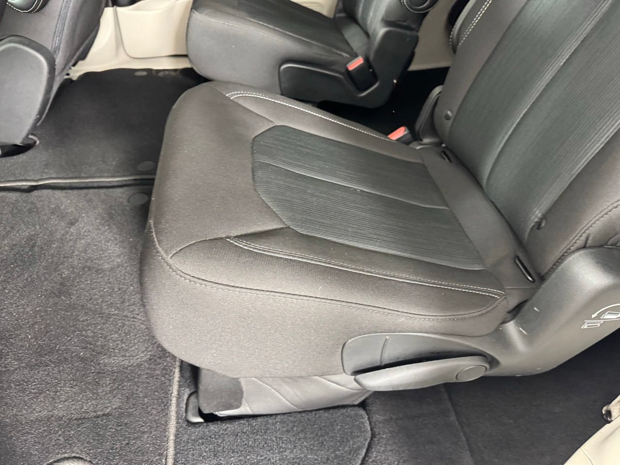 Used 2023 Chrysler Voyager LX FWD image 31