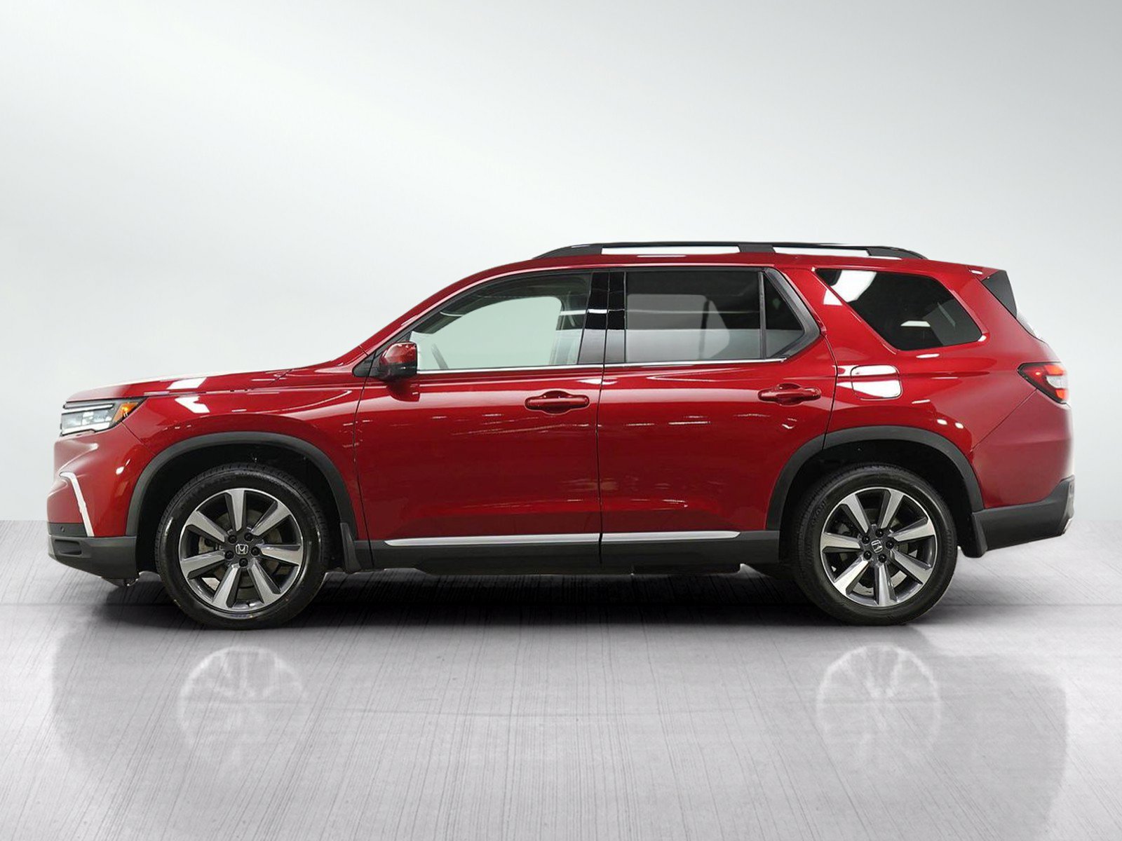 Used 2023 Honda Pilot Touring image 2